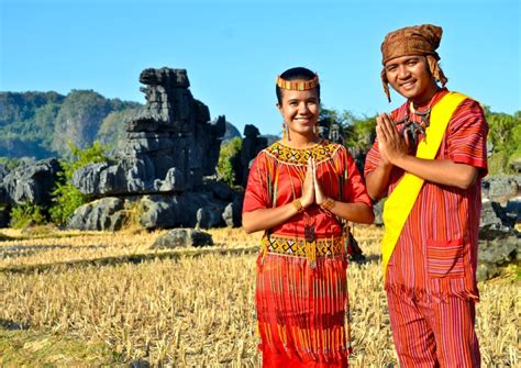 Nama Baju Adat Sulawesi Selatan Dengan Corak Dan Unik Budayanesia