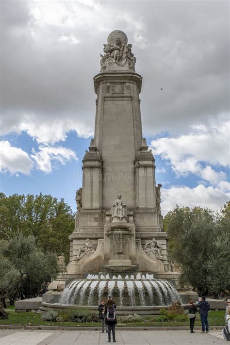 Das Denkmal Von Cervantes In Madrid Spanien Stockfoto Bild Von