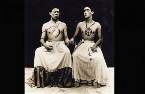 Las Dos Fridas La Obra Emblem Tica De Las Yeguas De Lemebel