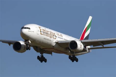 Emirates 777 landing editorial stock photo. Image of jumbo - 70076453