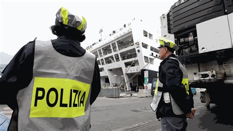 Commette Un Furto Sul Traghetto Della Linea Genova Palermo Mentre