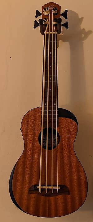 Ukulele Bass Oscar Schmidt Reverb