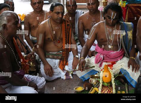 Sri Vadapathira Kaliamman Hindu Temple Hindu Brahmin Priests Puja