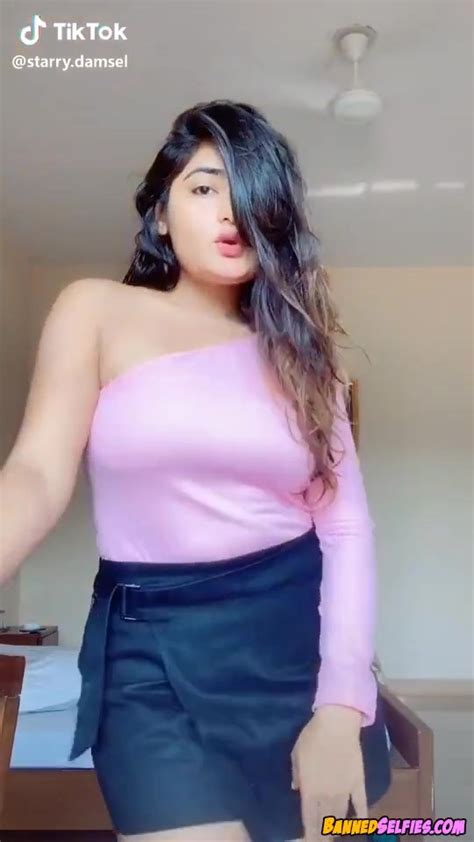 Karly 23 Years Cheerleader Girl Epic Nude Selfie On Tiktok