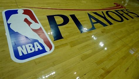 Nba Elige Una Mujer Para Arbitrar Playoffs La Primera Desde 2012