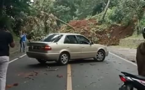 Imbas Gempa Cianjur Jalur Ke Puncak Rusak Parah Tertutup Longsor