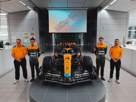 ¡espectaculares Mclaren Y Aston Martin Presentan Sus Monoplazas Para