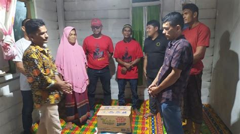 Jamal Idham Bantu Korban Kecelakaan Truk Masuk Jurang Di Aceh Besar