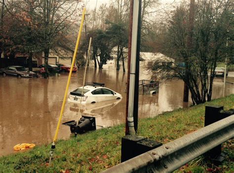 Heavy rain causes flooding in Pacific Northwest | WZTV