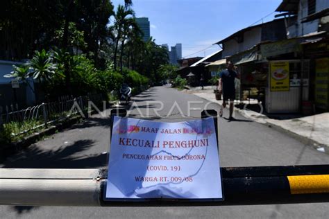 Penutupan Akses Jalan Di Perkampungan Ibu Kota Antara Foto