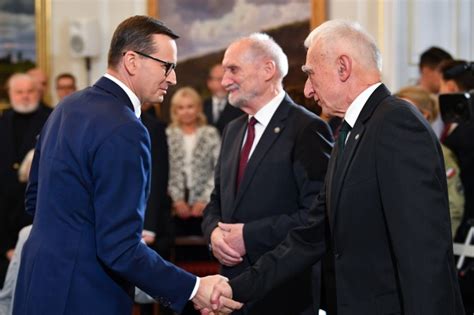 Dzia Acze Kor Odznaczeni Przez Prezydenta Andrzeja Dud Orderem Or A