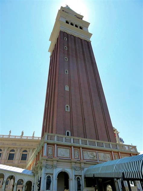 Famous world landmarks in Las Vegas - Sightseeing Scientist