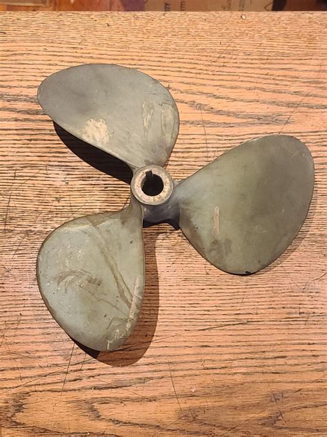 Vintage Chris Craft Equi Poise I 54 504 RH Bronze Brass Boat Propeller