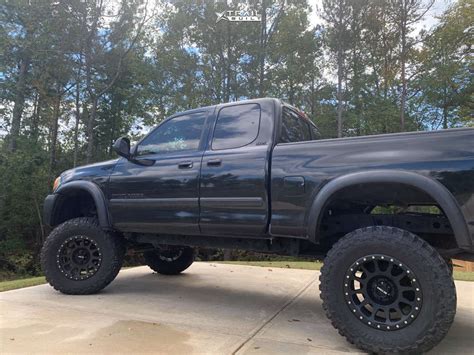 Toyota Tundra Wheel Offset Aggressive Outside Fender