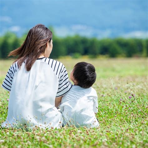 見落としがちでも子どもに身につけてほしい「聴く力」。読み書き、話す、感じ取るさまざまな力の基本に！ おやこのへや