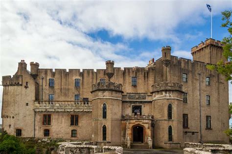 Discover the Fascinating History and Beauty of Dunvegan Castle – Voyage Vibes