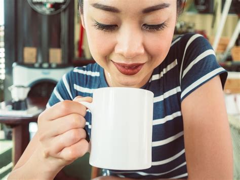 Premium Photo Asian Woman In Drink And Relax In Coffee Cafe