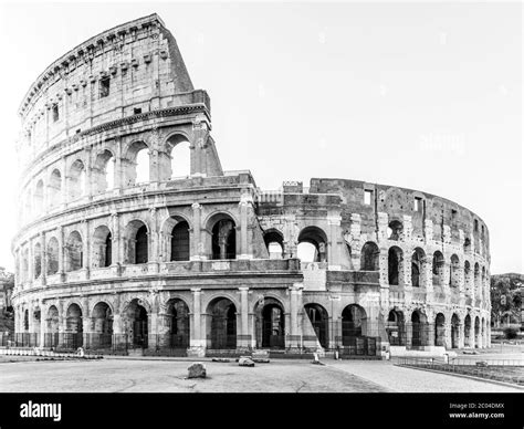 Coliseo Romano En Blanco Y Negro Fotograf As E Im Genes De Alta