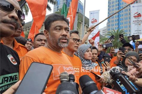 Dicemooh Seusai Cium Tangan Ganjar Said Iqbal Gerakkan Buruh Demo