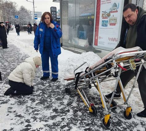 Зеленоград Новости Женщина сломала ногу возле автобусной остановки