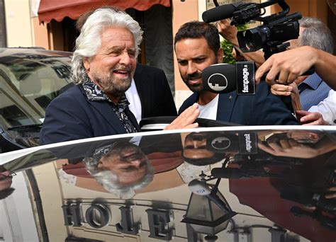 Beppe Grillo A Roma Si Confronta Con Il Movimento Non Usciamo Dal