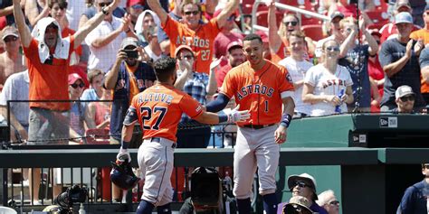 Jose Altuve homers for 1500th career hit