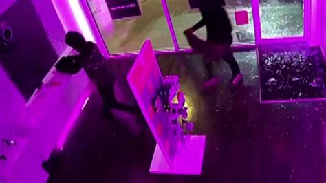 Surveillance Video Shows T Mobile Store Smash And Grab Burglary Youtube