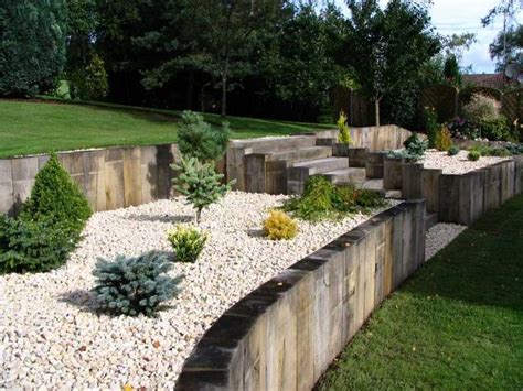 Las 25 Mejores Ideas Sobre Jardines De Muros De Contención Sloped Garden Sloped Backyard