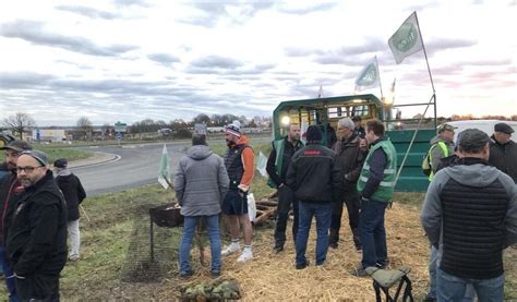 En colère les agriculteurs comptent bloquer laxe Rennes Angers a