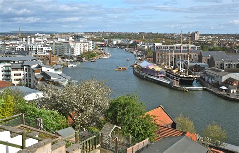 This bristol property to let features a hidden underground room 8