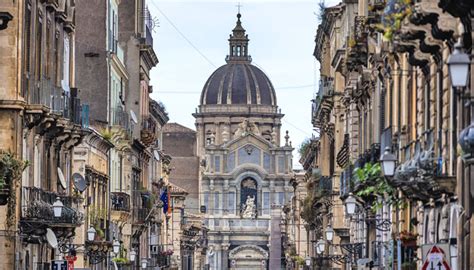 Via Garibaldi Una Delle Vie Più Importanti E Storiche Di Catania