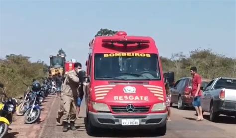 Ambulância do Corpo de Bombeiros que fazia resgate às vítimas de