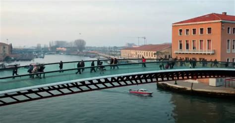 Venezia Il Ponte Di Vetro Di Calatrava è Troppo Scivoloso Lipotesi