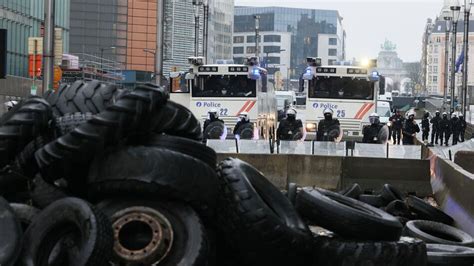 Bauernprotest am Rande von EU Ministertreffen in Brüssel eskaliert GMX