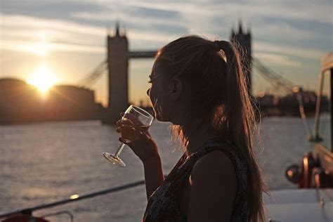 River Thames Evening Cruise: Triphobo