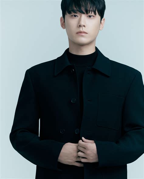 Look: Lee Do-hyun's photos for 'The Glory' - Inquirer Super