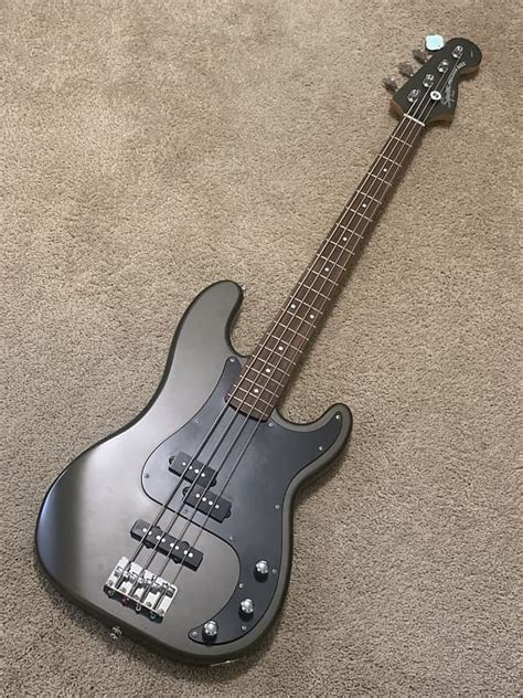 Squier Standard Pj Bass Reverb