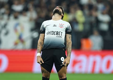 Próximo adversário do Botafogo Corinthians é o pior visitante do