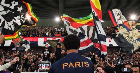 Chants homophobes des supporters du PSG une tribune fermée pour un