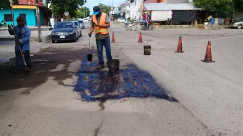 Obras Públicas atiende problemática de bacheo en tres diferentes