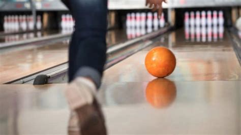 How To Curve A Bowling Ball Spin Or Hook Bowling Knowledge