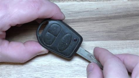 2002 2006 Land Rover Key Fob Battery Replacement YouTube