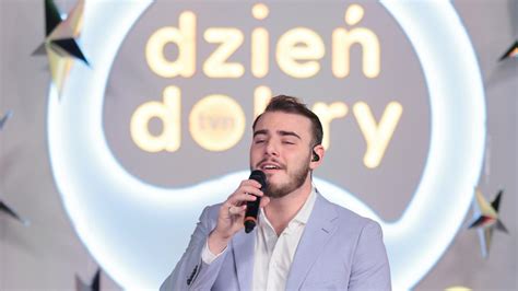 Krystian Ochman Na Scenie Dzie Dobry Tvn Za Piewa Christmas Vibes