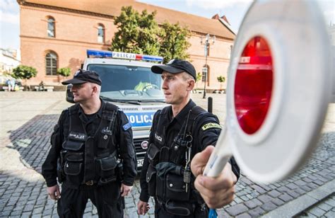 Zarobki W Policji Ile Zarabiaj Policjanci Ile Zarabia Komendant