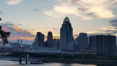 Cincinnati skyline | Cincinnati skyline, Skyline, Empire state building