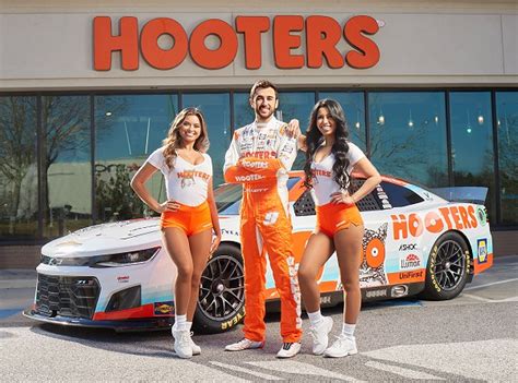 Hooters Invites Fans to Rev Up Support for Chase Elliott at 2022 NASCAR ...