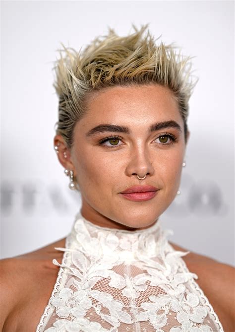 C Mo Dejar Crecer El Pelo Rapado Con Estilo Atentamente Florence Pugh