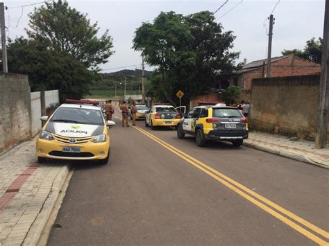 Rapaz é encontrado morto em matagal na RMC e suspeita é de acerto de