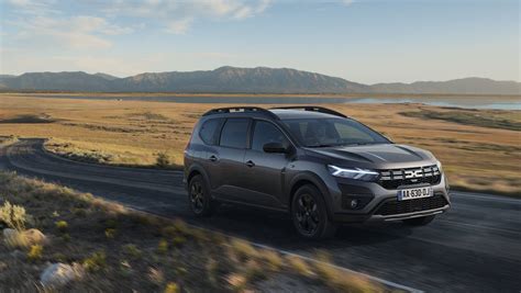 2023 Dacia Jogger facelift 2022 1 6 141 лс Hybrid Automatic 7 Seat