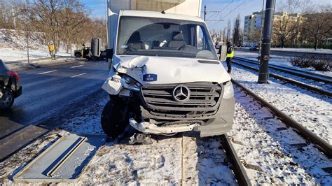 Warszawa Nowa Praga Trzy Auta Rozbite Jedna Osoba Ranna TVN Warszawa